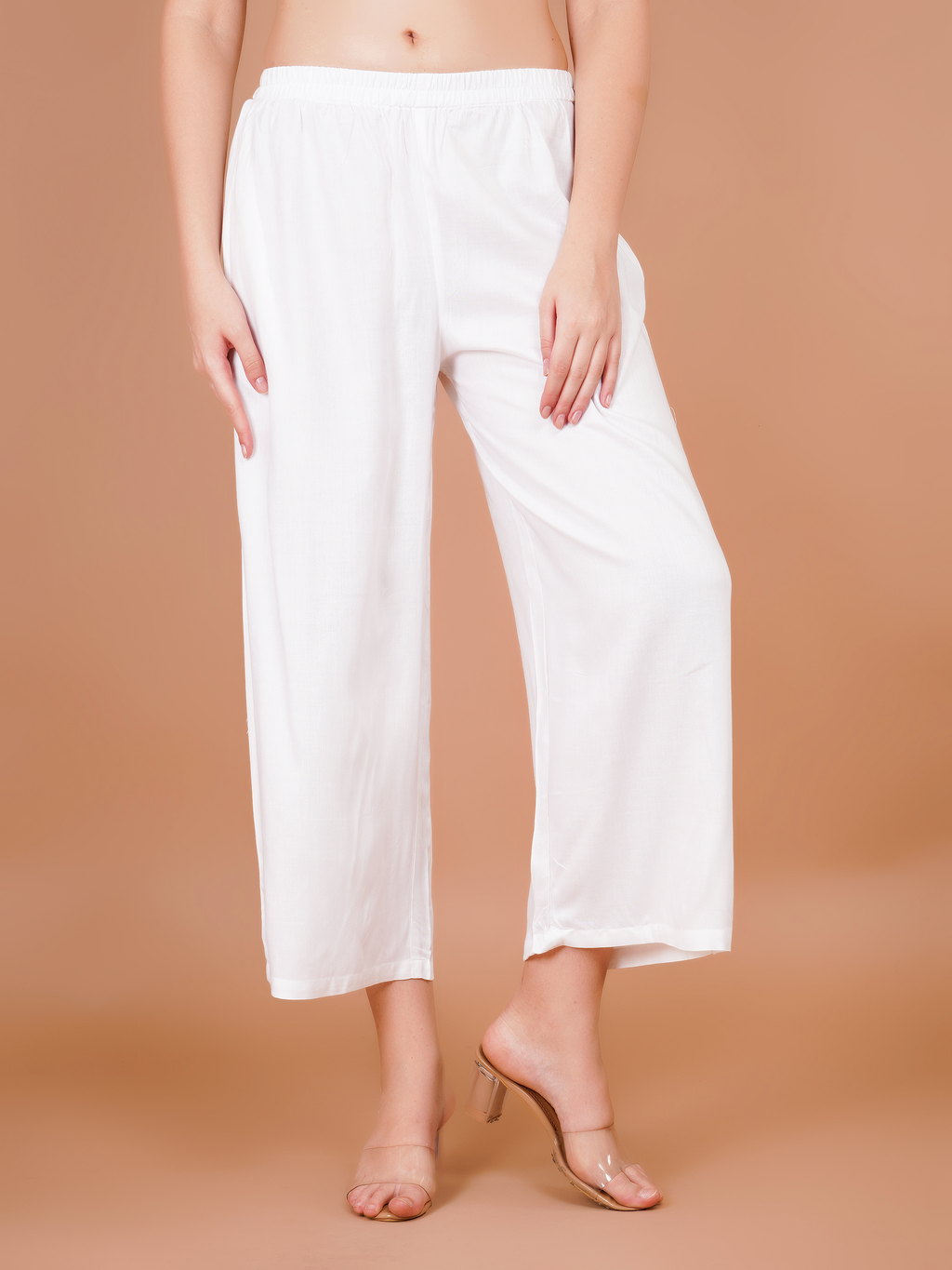 Women’s white wide-leg palazzo pants with elastic waistband, 3/4 length